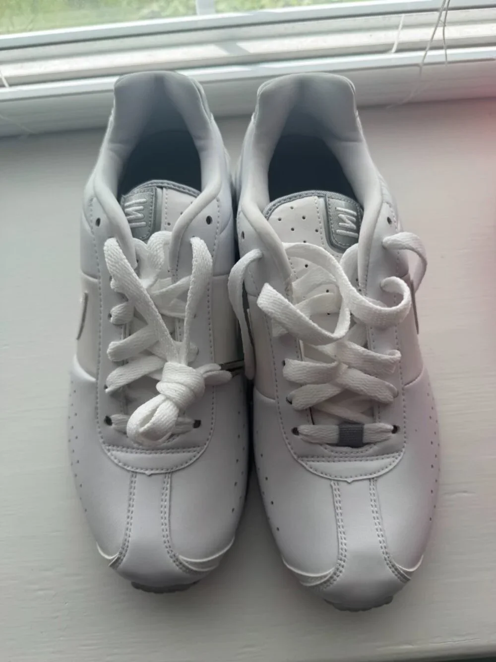 Womens White Nike Shox Classic II Size 9.5 New in Damaged Box